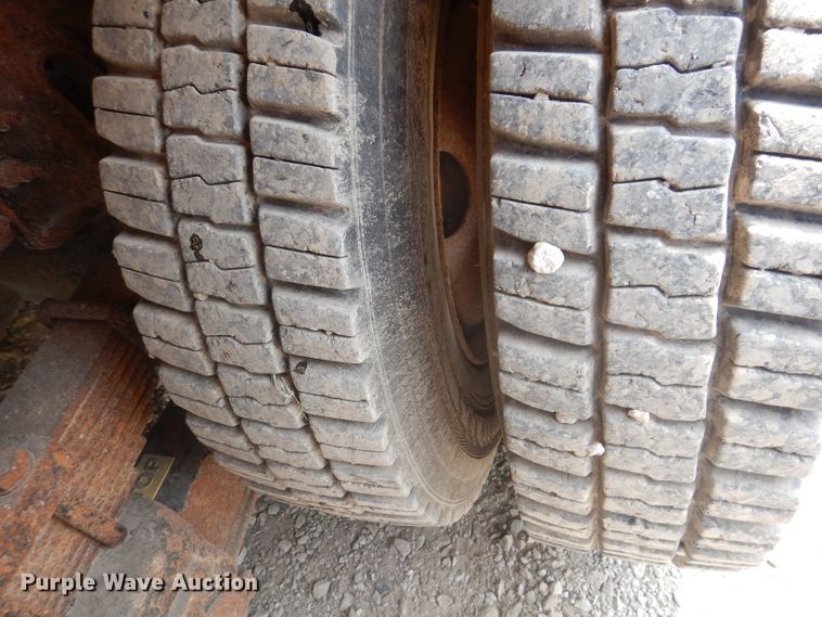 image for item IQ9748 2010 International WorkStar 7400  dump flatbed truck