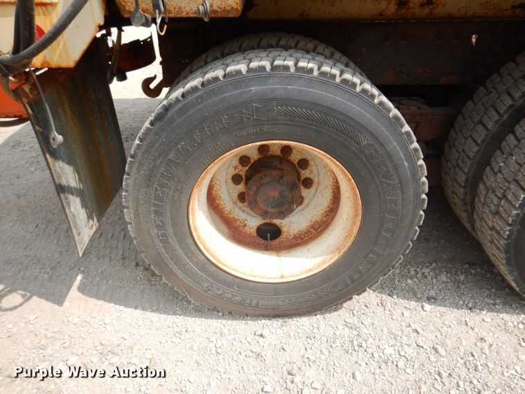 image for item IQ9748 2010 International WorkStar 7400  dump flatbed truck