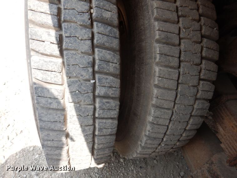 image for item IQ9748 2010 International WorkStar 7400  dump flatbed truck