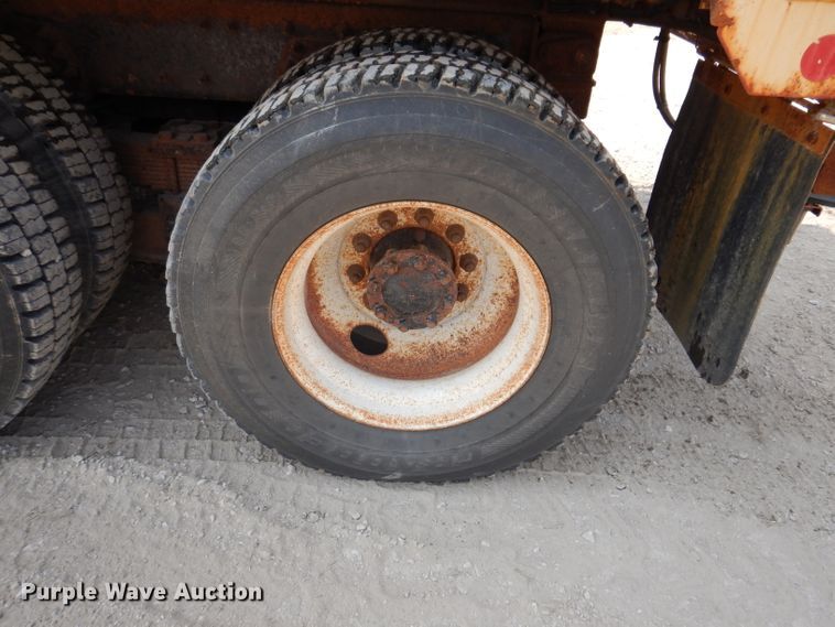 image for item IQ9748 2010 International WorkStar 7400  dump flatbed truck