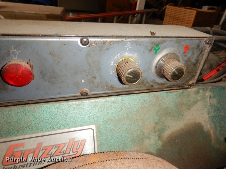 image for item IW9950 Grizzly 69744Z  bandsaw