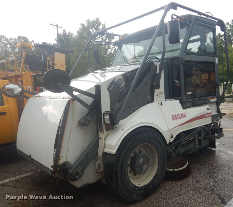 image for item JI9526 2008 Elgin Pelican Series NP  street sweeper truck