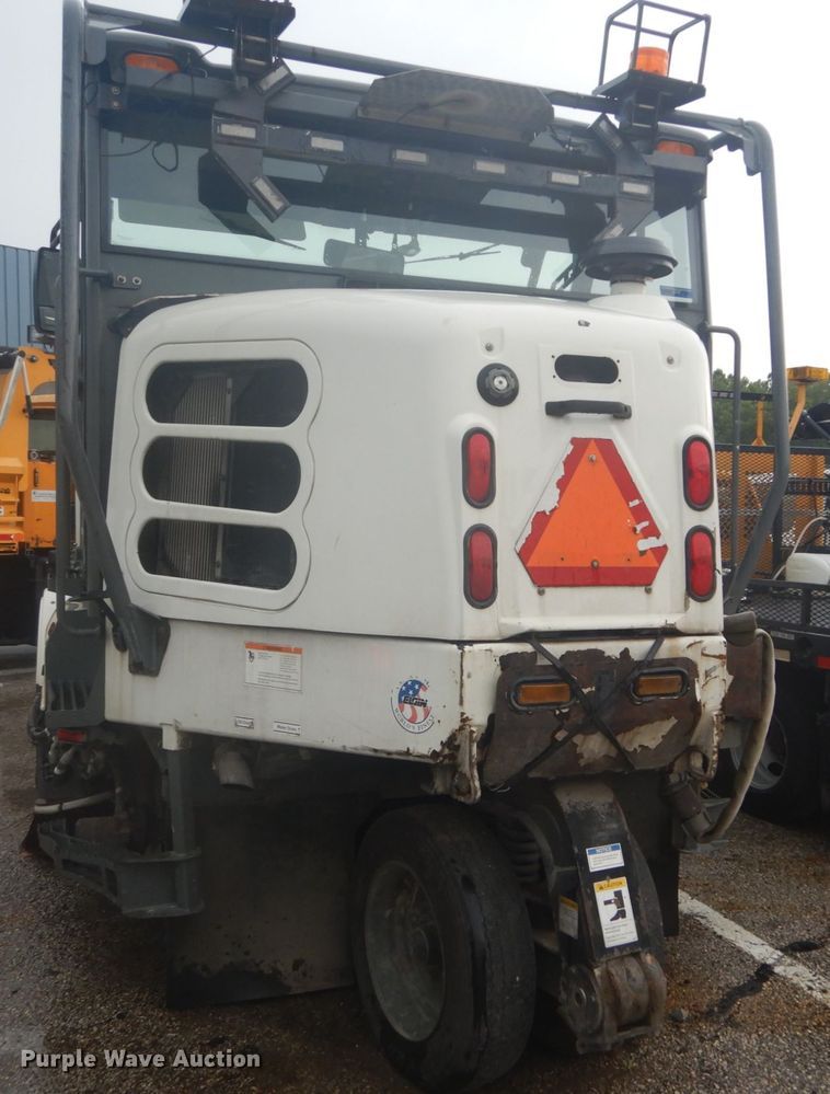 image for item JI9526 2008 Elgin Pelican Series NP  street sweeper truck