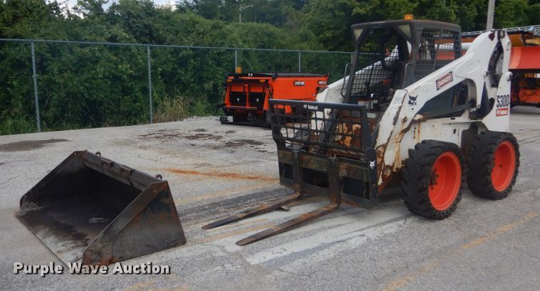 image for item JI9528 2006 Bobcat S300  skid steer loader