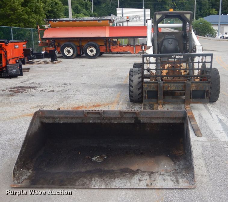 image for item JI9528 2006 Bobcat S300  skid steer loader
