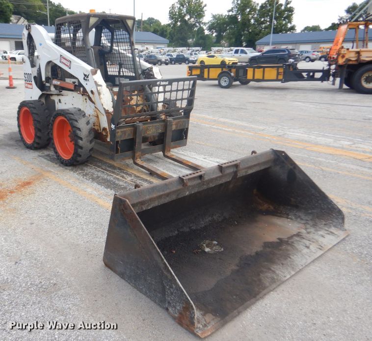 image for item JI9528 2006 Bobcat S300  skid steer loader