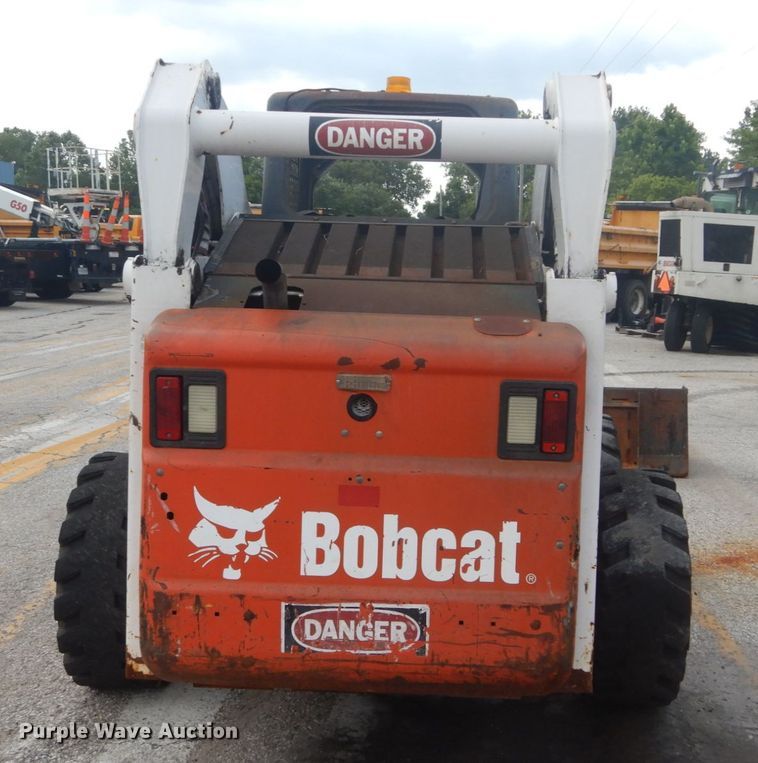 image for item JI9528 2006 Bobcat S300  skid steer loader