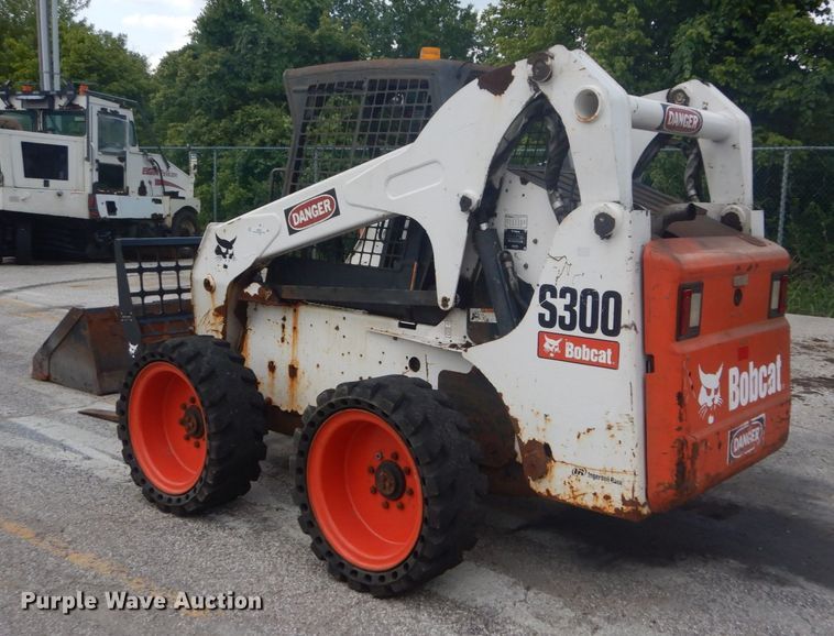 image for item JI9528 2006 Bobcat S300  skid steer loader