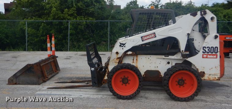 image for item JI9528 2006 Bobcat S300  skid steer loader