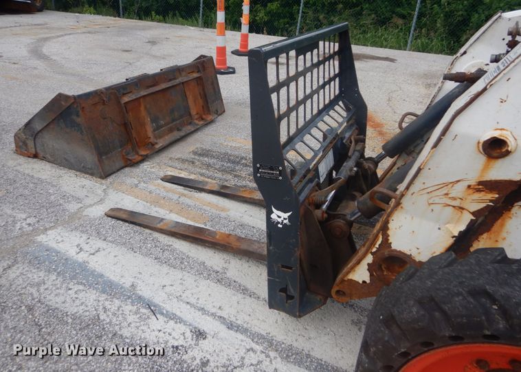 image for item JI9528 2006 Bobcat S300  skid steer loader