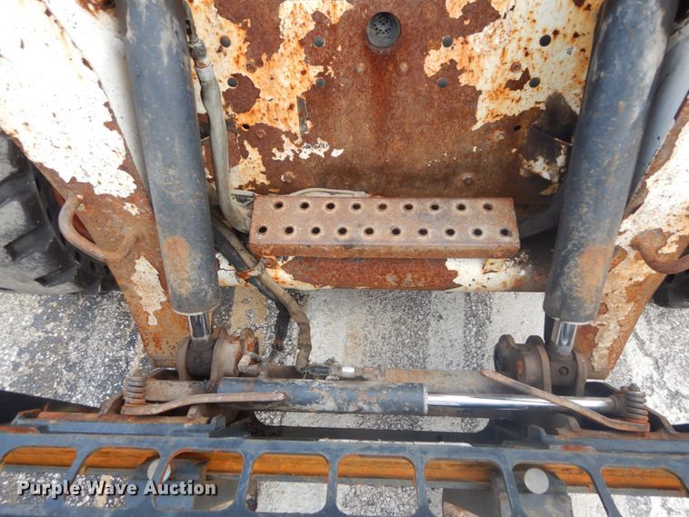 image for item JI9528 2006 Bobcat S300  skid steer loader
