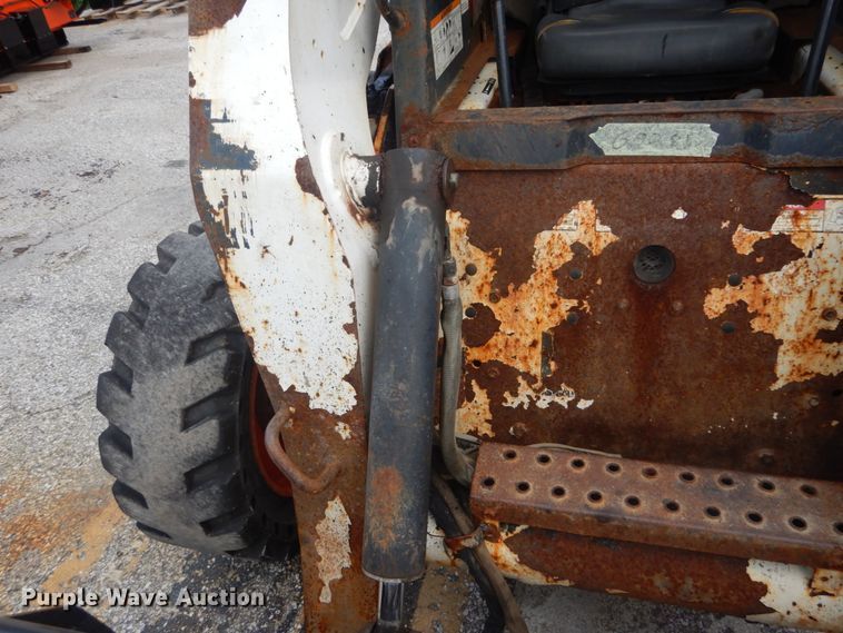image for item JI9528 2006 Bobcat S300  skid steer loader