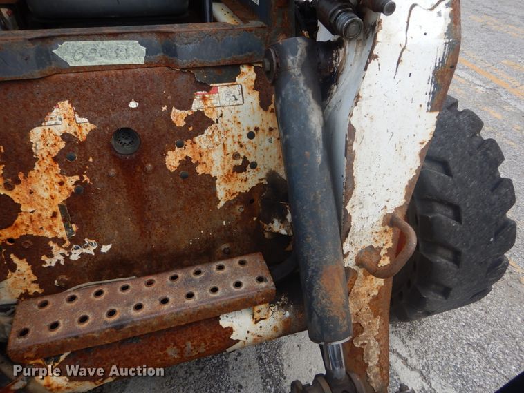 image for item JI9528 2006 Bobcat S300  skid steer loader