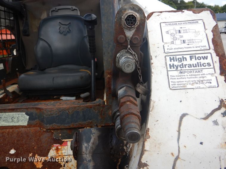 image for item JI9528 2006 Bobcat S300  skid steer loader