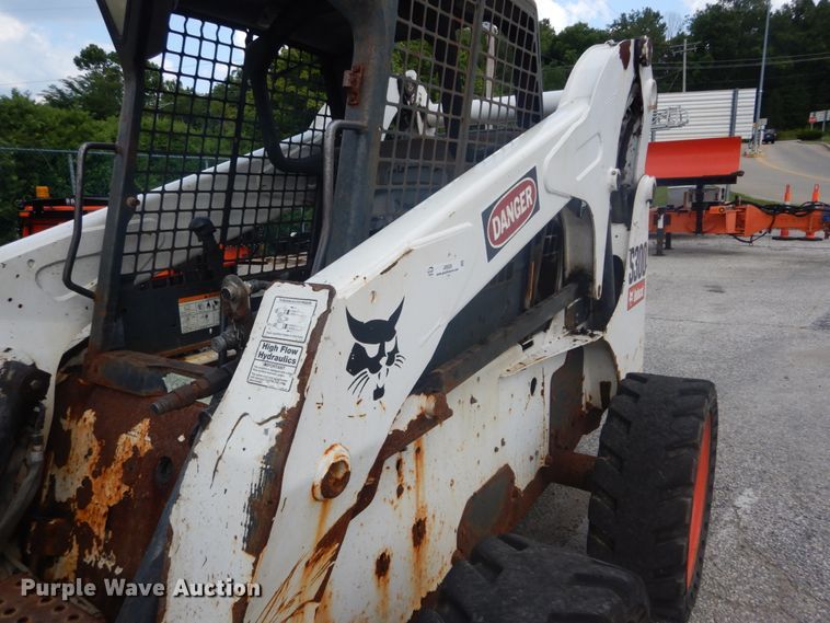 image for item JI9528 2006 Bobcat S300  skid steer loader