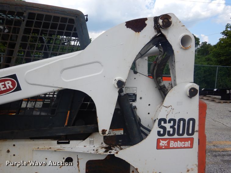 image for item JI9528 2006 Bobcat S300  skid steer loader