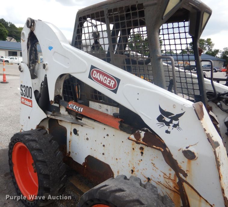image for item JI9528 2006 Bobcat S300  skid steer loader