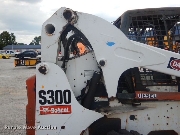 image for item JI9528 2006 Bobcat S300  skid steer loader