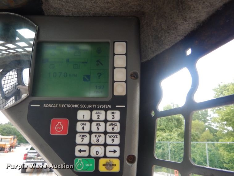 image for item JI9528 2006 Bobcat S300  skid steer loader