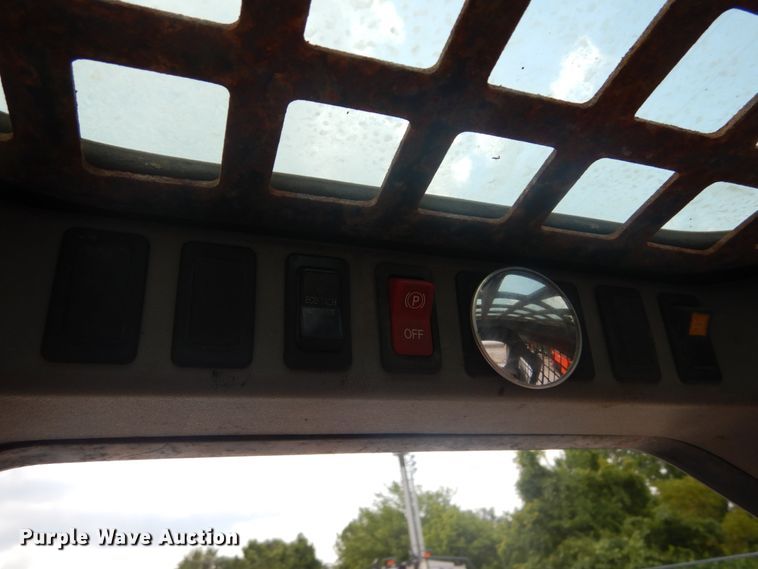 image for item JI9528 2006 Bobcat S300  skid steer loader