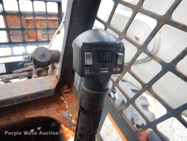 image for item JI9528 2006 Bobcat S300  skid steer loader