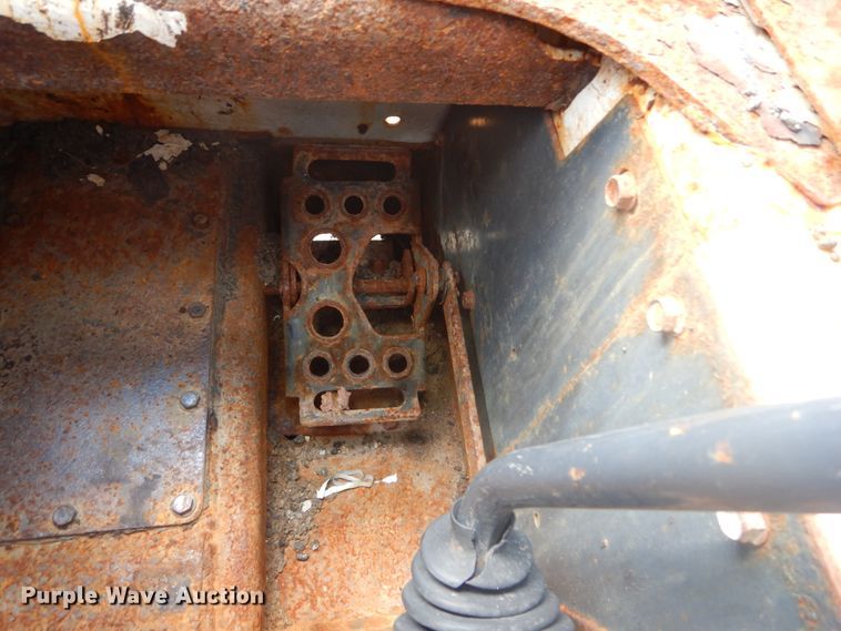 image for item JI9528 2006 Bobcat S300  skid steer loader