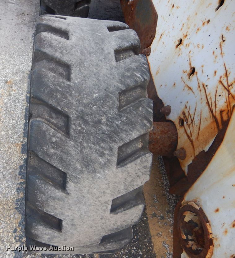 image for item JI9528 2006 Bobcat S300  skid steer loader