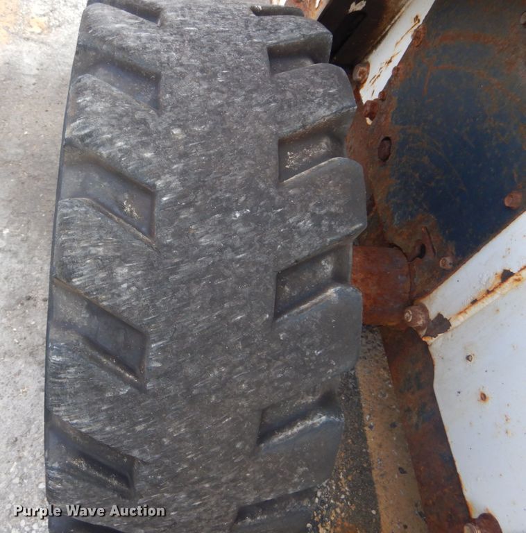 image for item JI9528 2006 Bobcat S300  skid steer loader