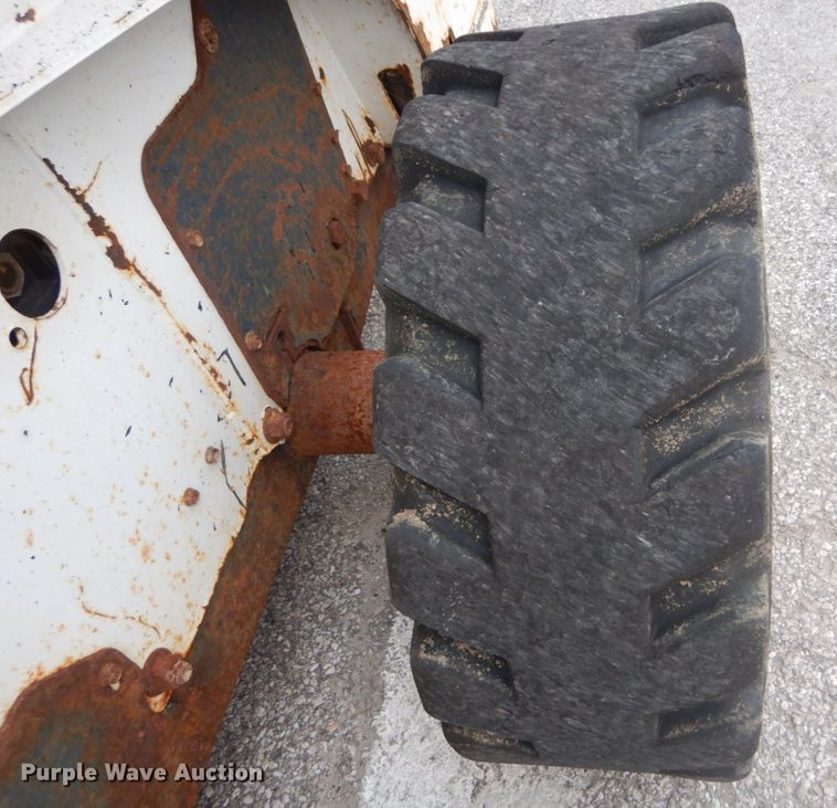 image for item JI9528 2006 Bobcat S300  skid steer loader