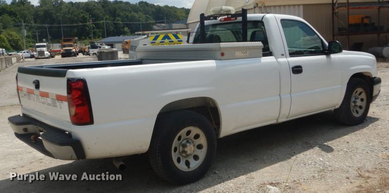 image for item JI9541 2005 Chevrolet Silverado 1500  pickup truck