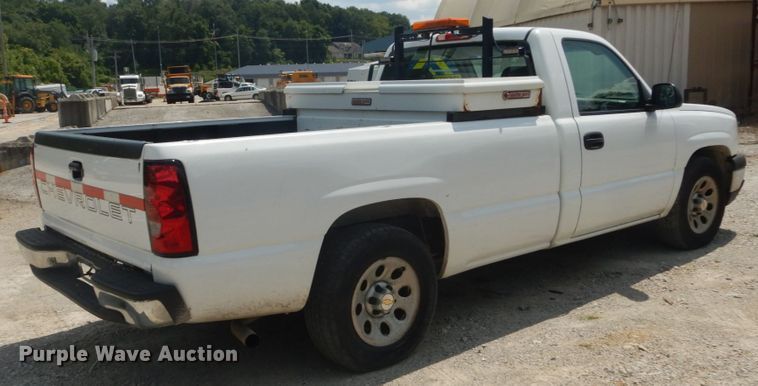 image for item JI9542 2005 Chevrolet Silverado 1500  pickup truck