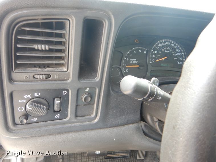 image for item JI9542 2005 Chevrolet Silverado 1500  pickup truck