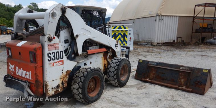 image for item JI9545 2009 Bobcat S300  skid steer loader
