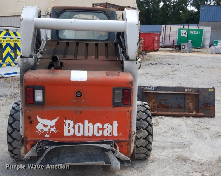 image for item JI9545 2009 Bobcat S300  skid steer loader