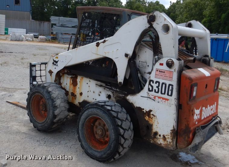 image for item JI9545 2009 Bobcat S300  skid steer loader