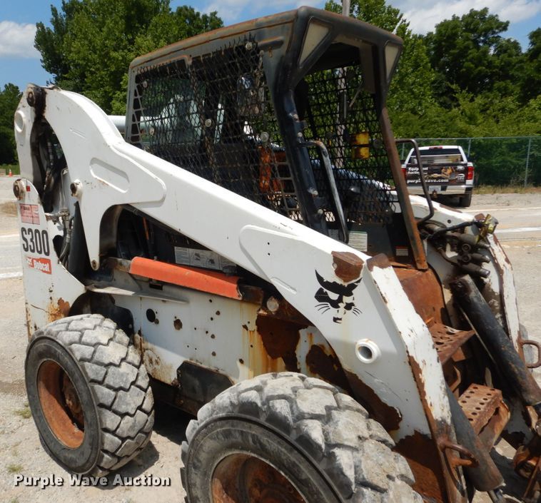 image for item JI9545 2009 Bobcat S300  skid steer loader