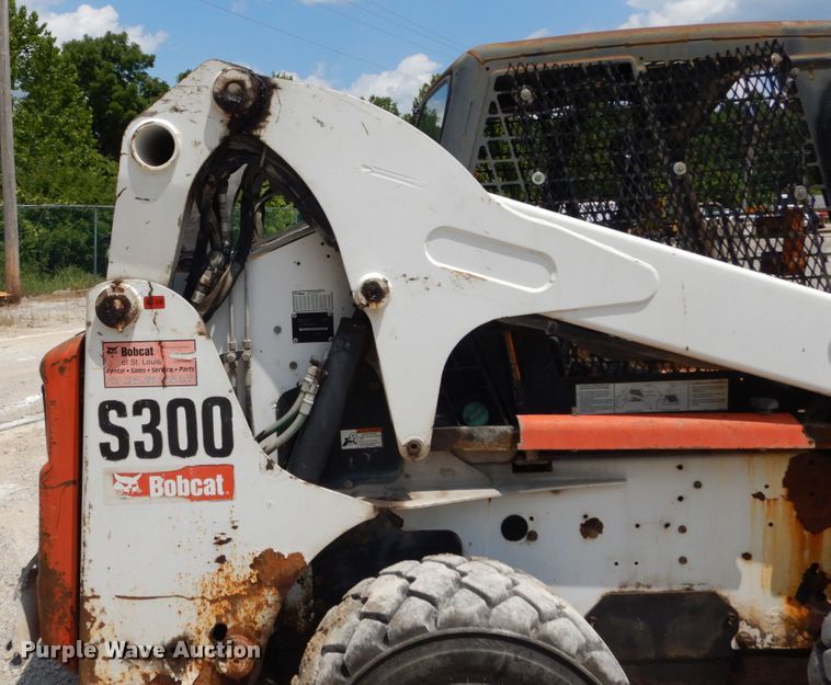image for item JI9545 2009 Bobcat S300  skid steer loader