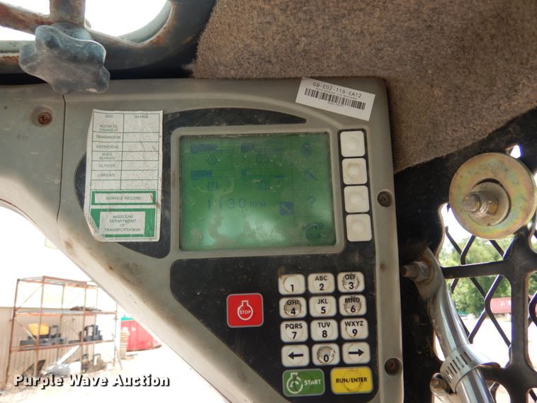 image for item JI9545 2009 Bobcat S300  skid steer loader