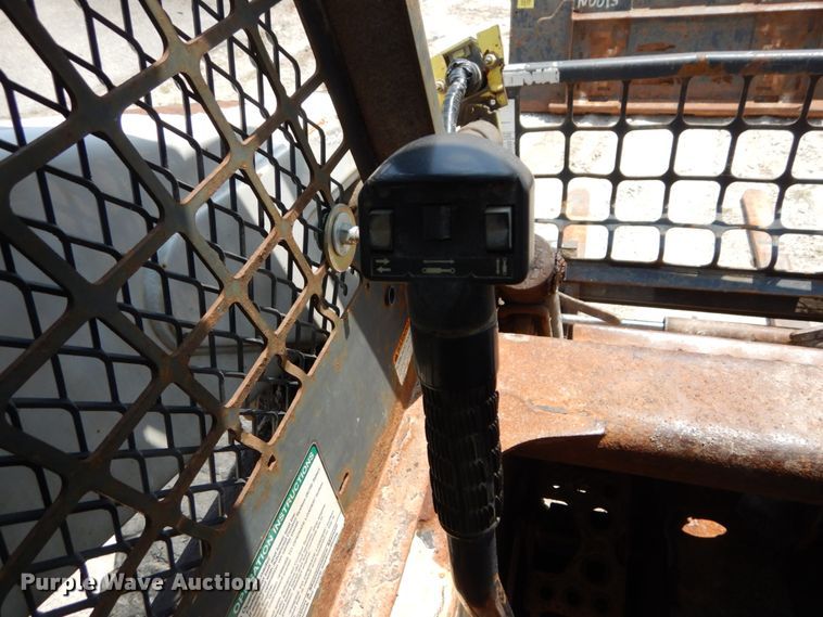 image for item JI9545 2009 Bobcat S300  skid steer loader