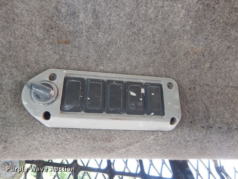 image for item JI9545 2009 Bobcat S300  skid steer loader