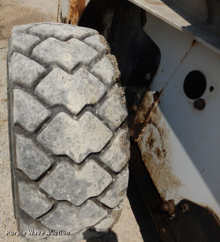 image for item JI9545 2009 Bobcat S300  skid steer loader