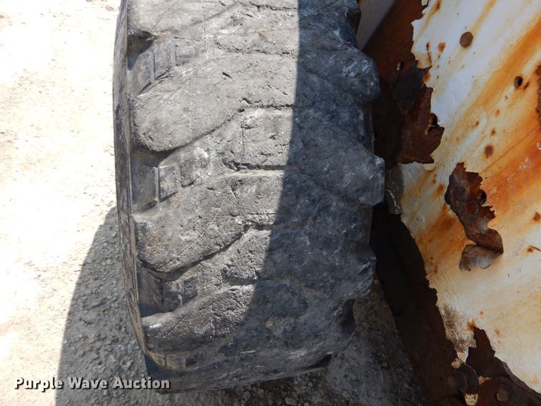 image for item JI9545 2009 Bobcat S300  skid steer loader