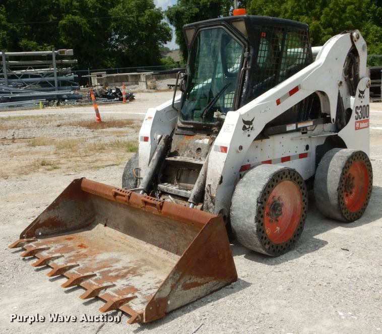 image for item JI9546 2009 Bobcat S300  skid steer loader