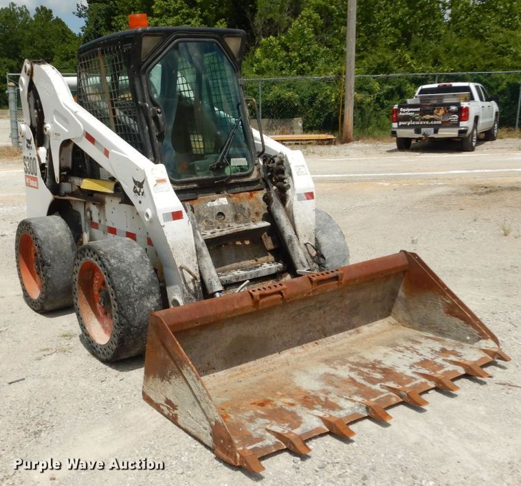 image for item JI9546 2009 Bobcat S300  skid steer loader