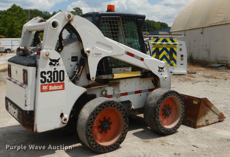 image for item JI9546 2009 Bobcat S300  skid steer loader