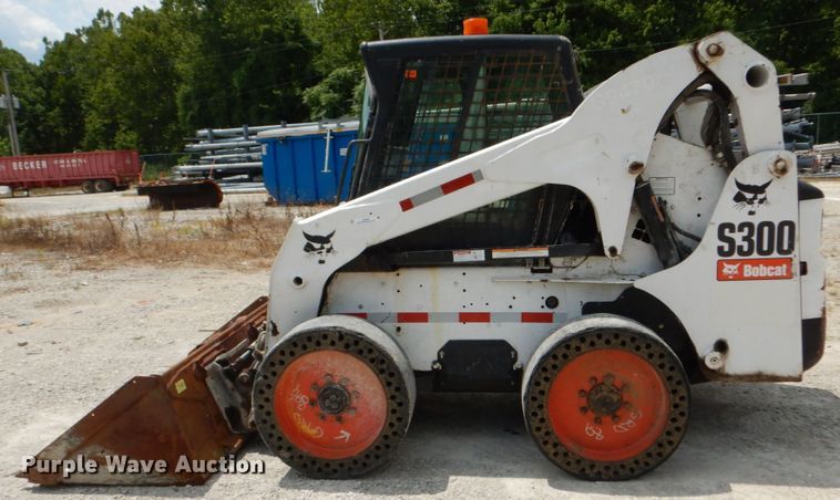 image for item JI9546 2009 Bobcat S300  skid steer loader