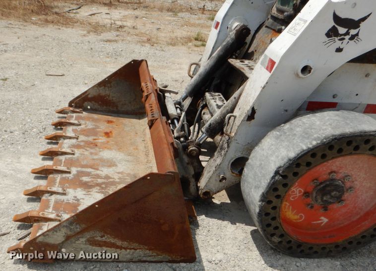 image for item JI9546 2009 Bobcat S300  skid steer loader