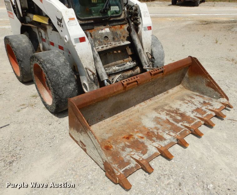 image for item JI9546 2009 Bobcat S300  skid steer loader