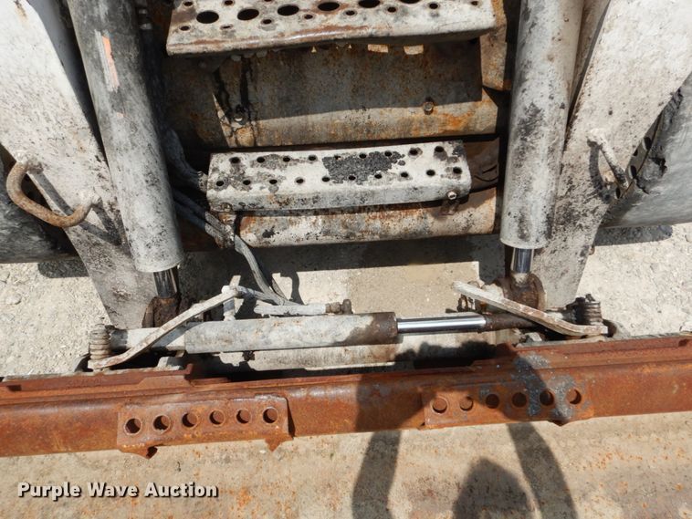 image for item JI9546 2009 Bobcat S300  skid steer loader