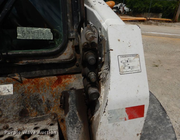 image for item JI9546 2009 Bobcat S300  skid steer loader